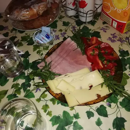 לינה וארוחת בוקר Claudia 3*