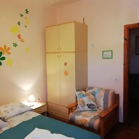 לינה וארוחת בוקר Claudia