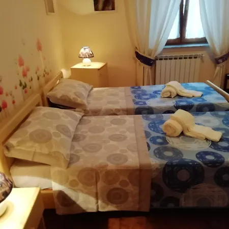 Claudia לינה וארוחת בוקר 3*