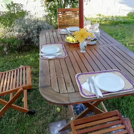 Claudia לינה וארוחת בוקר אנזיו