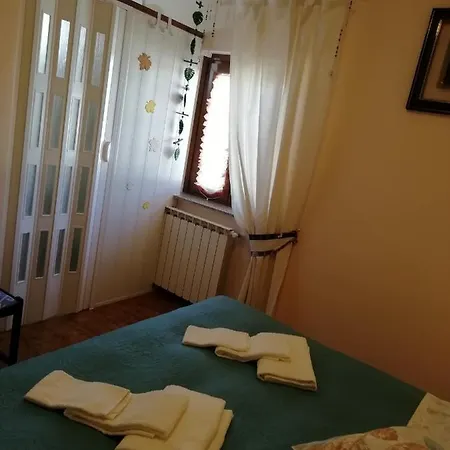 Claudia לינה וארוחת בוקר אנזיו