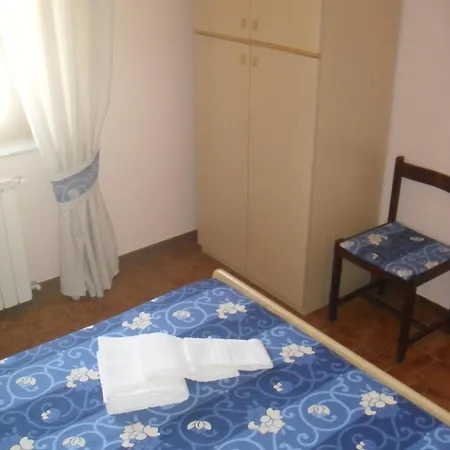 Claudia לינה וארוחת בוקר