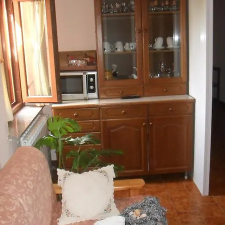 לינה וארוחת בוקר Claudia