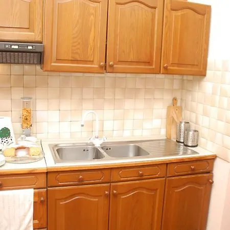 לינה וארוחת בוקר Claudia 3*