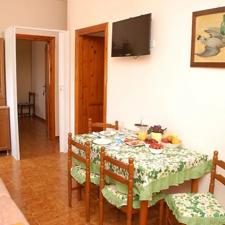 לינה וארוחת בוקר Claudia 3*