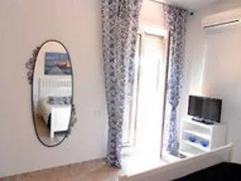 Claudia Bed and Breakfast Άντζιο